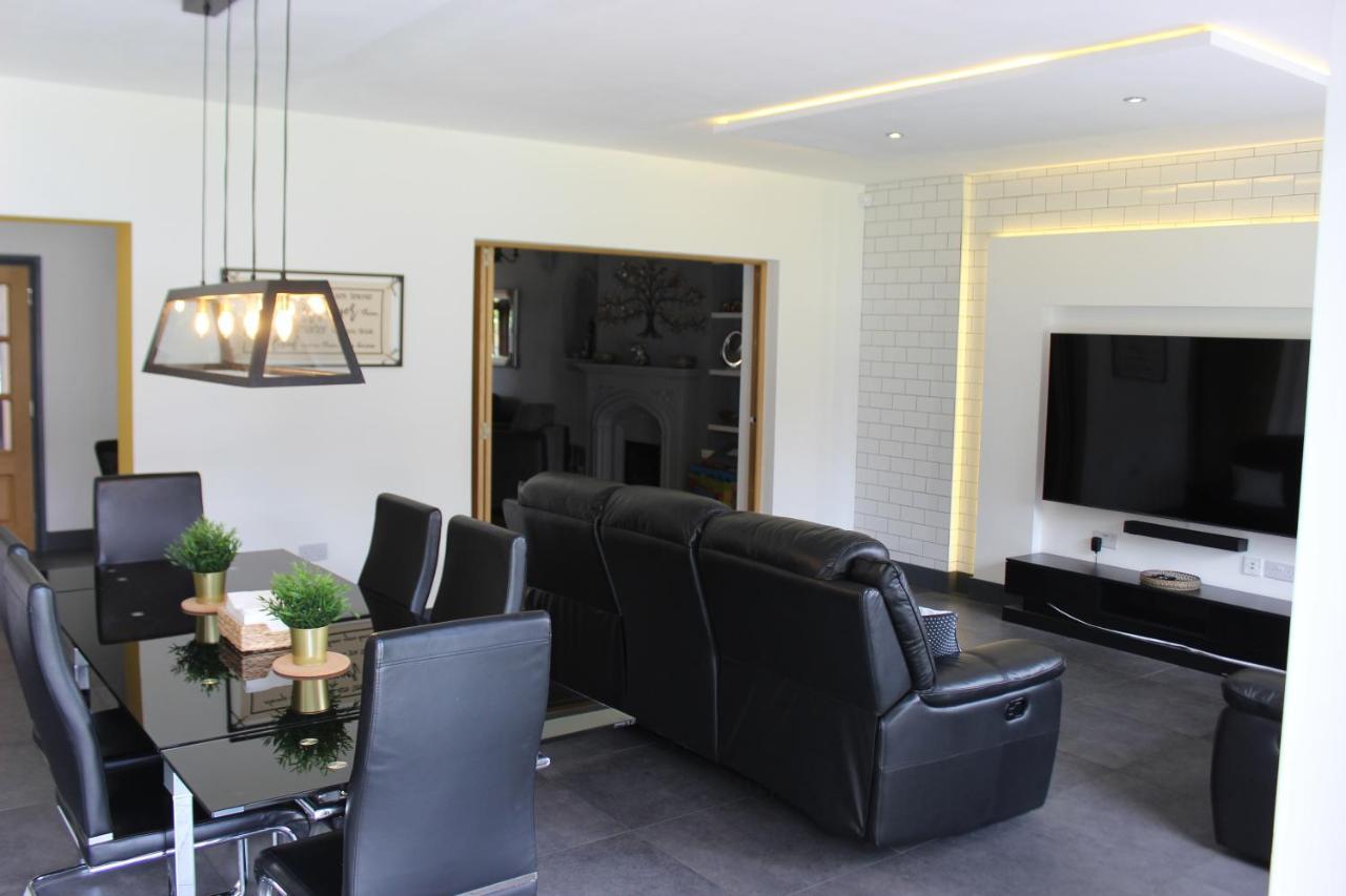 Modern Spacious House - Sleeps 16, Free Parking, Sun Terrace Nuneaton Exterior photo
