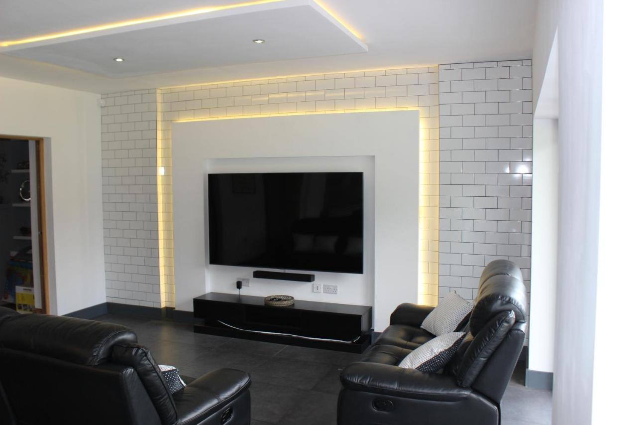 Modern Spacious House - Sleeps 16, Free Parking, Sun Terrace Nuneaton Exterior photo