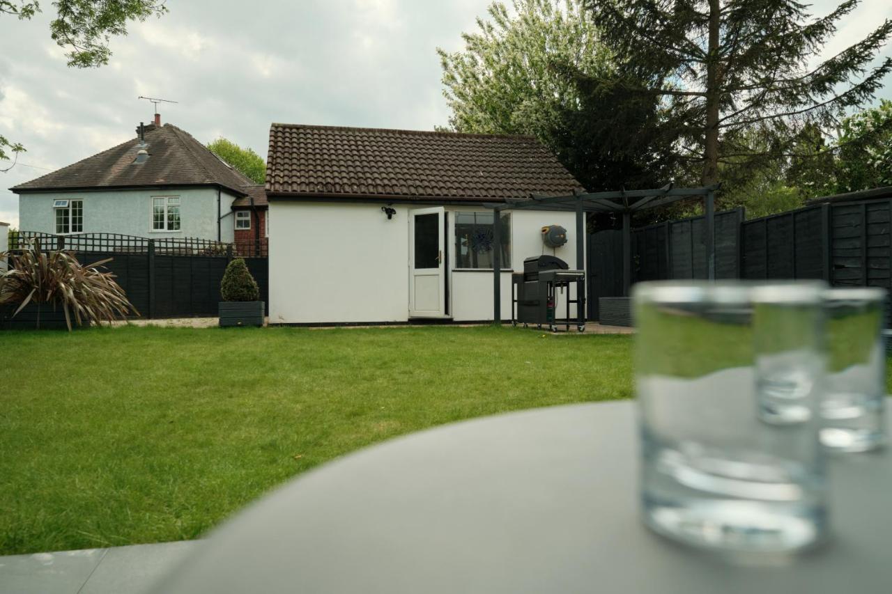 Modern Spacious House - Sleeps 16, Free Parking, Sun Terrace Nuneaton Exterior photo