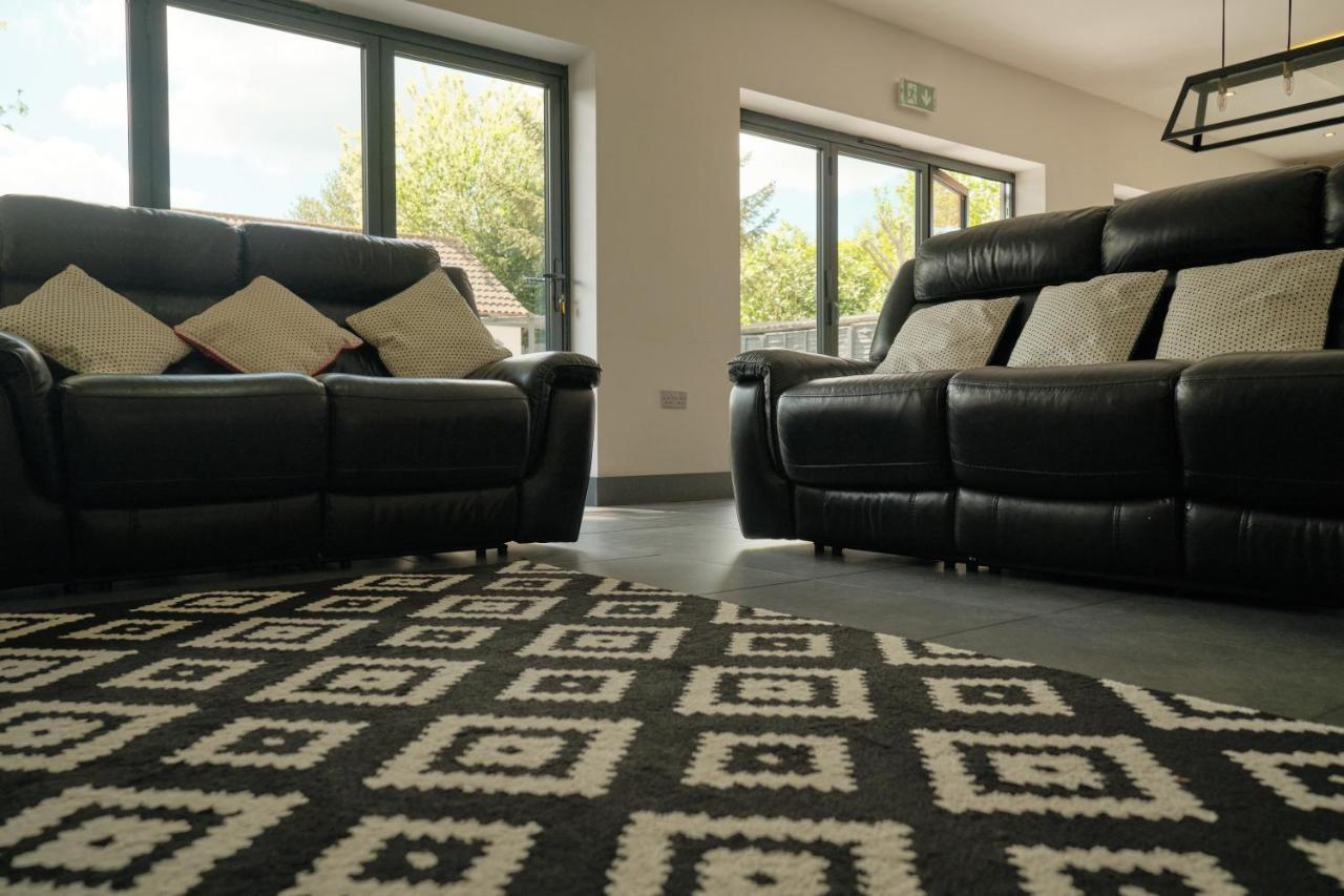 Modern Spacious House - Sleeps 16, Free Parking, Sun Terrace Nuneaton Exterior photo