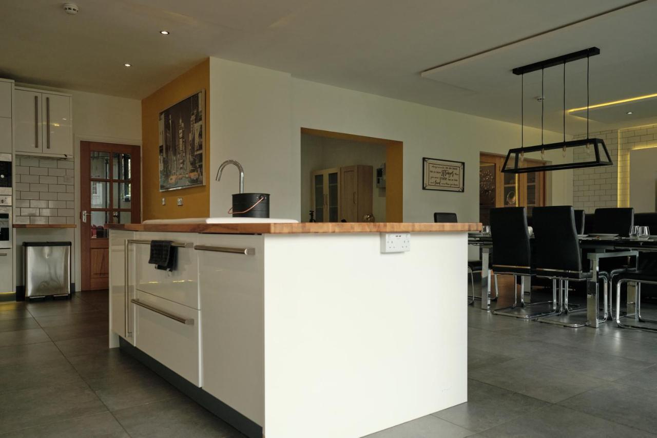 Modern Spacious House - Sleeps 16, Free Parking, Sun Terrace Nuneaton Exterior photo