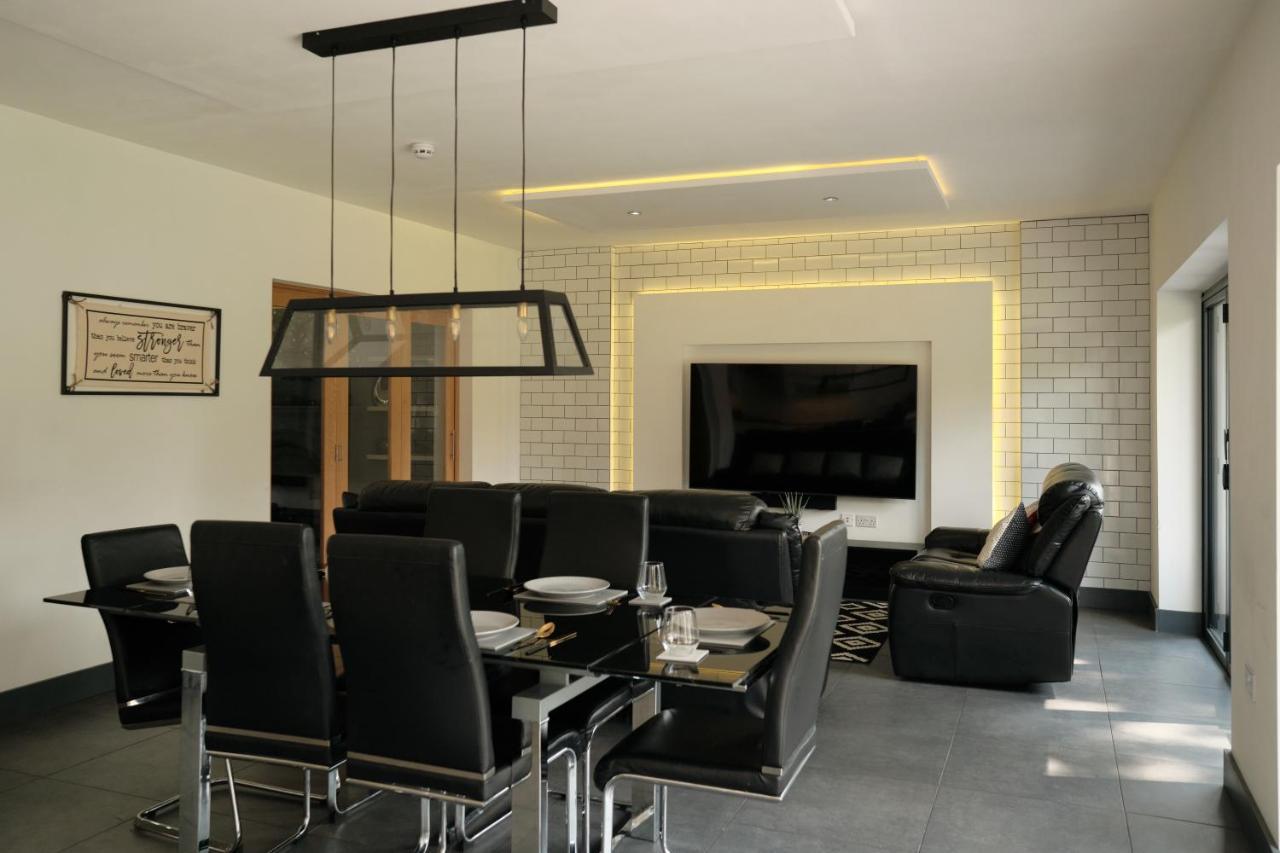 Modern Spacious House - Sleeps 16, Free Parking, Sun Terrace Nuneaton Exterior photo