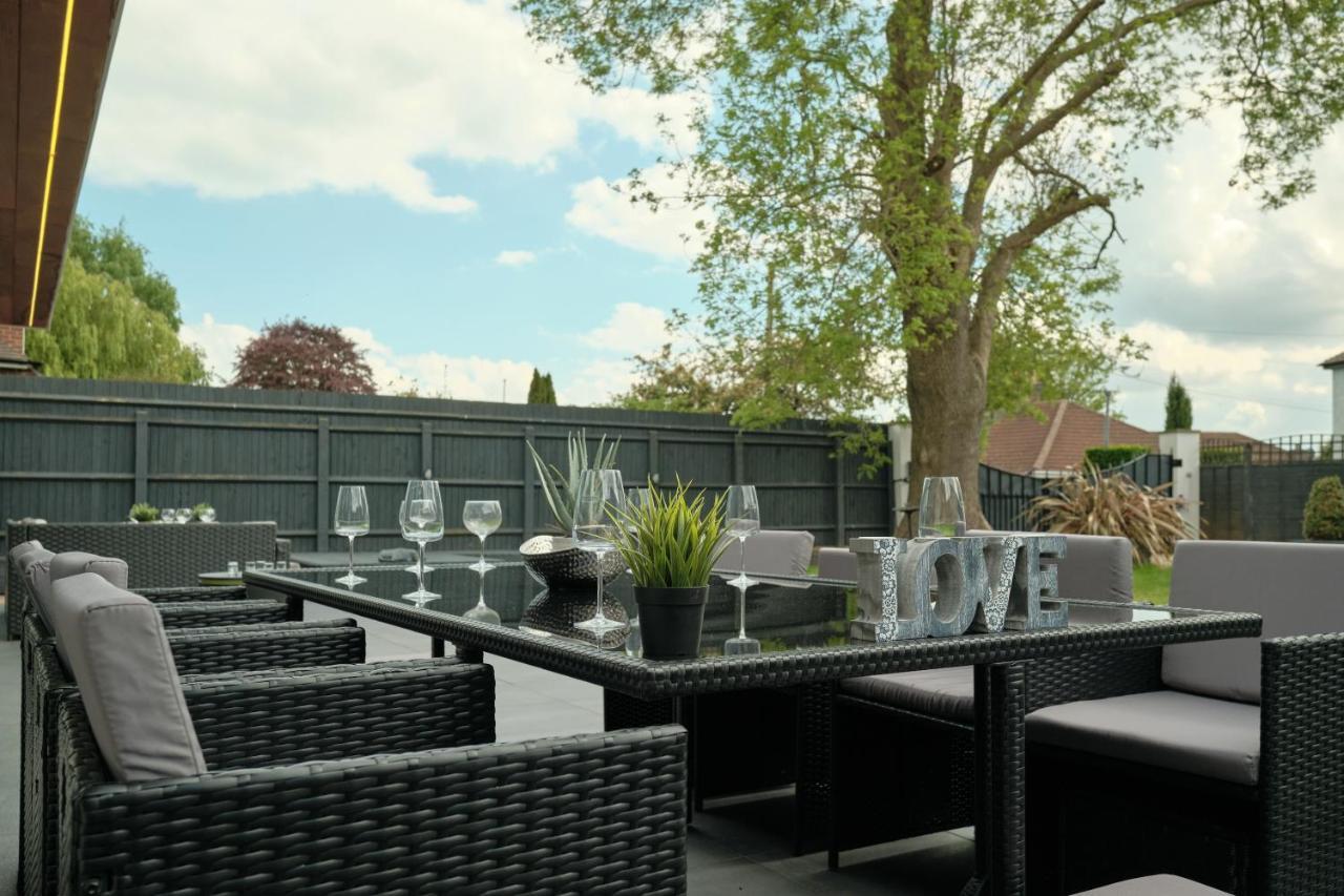 Modern Spacious House - Sleeps 16, Free Parking, Sun Terrace Nuneaton Exterior photo