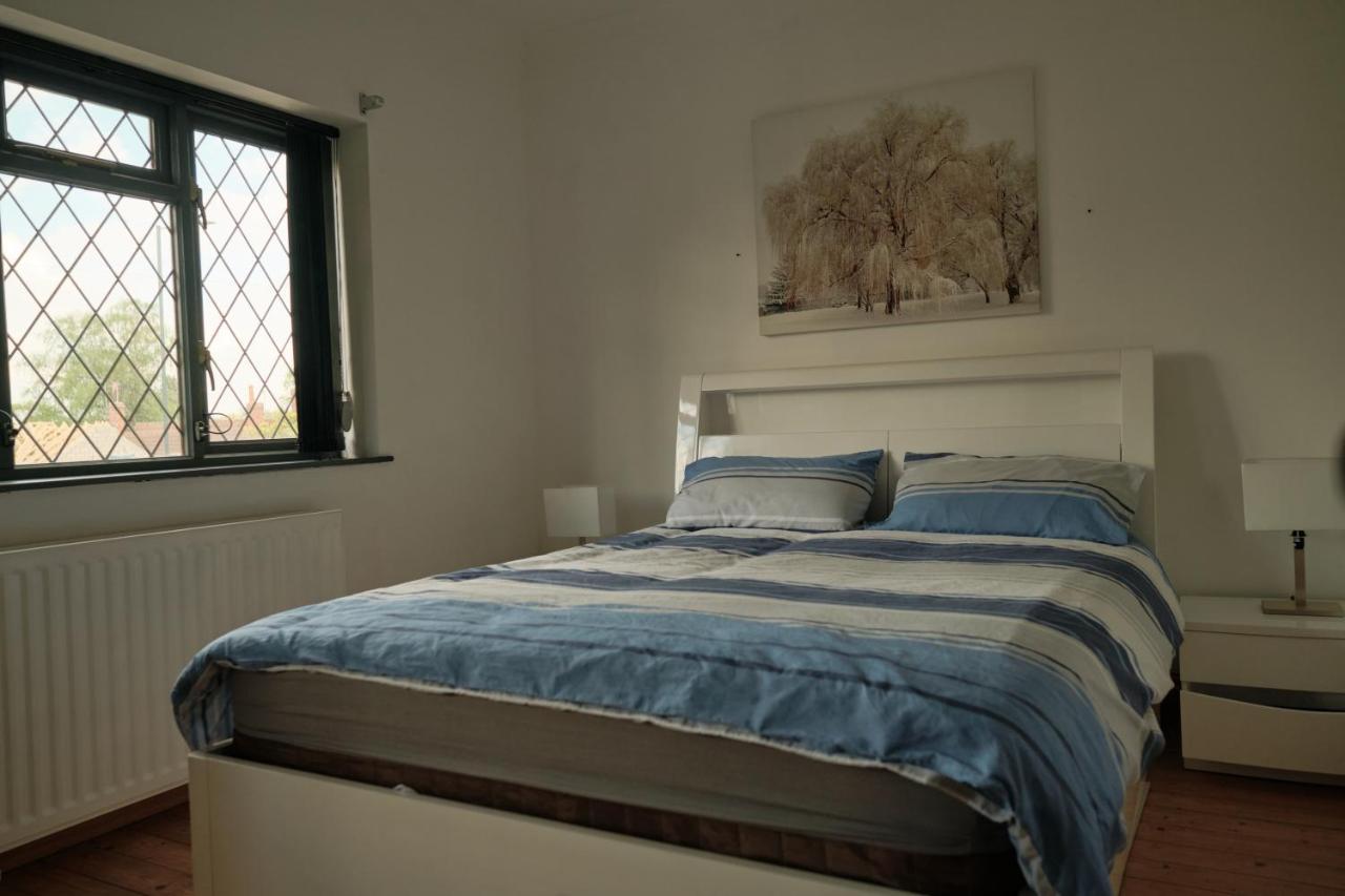 Modern Spacious House - Sleeps 16, Free Parking, Sun Terrace Nuneaton Exterior photo